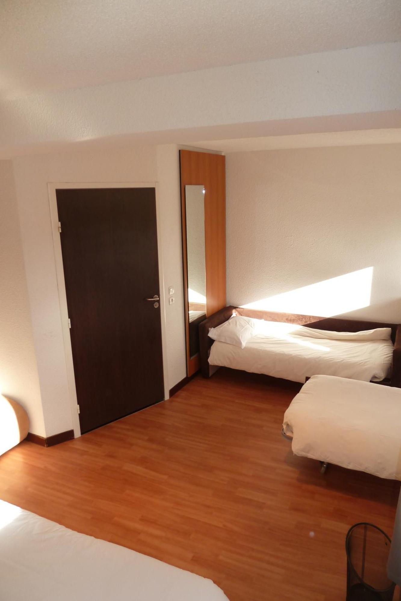 Brit Hotel La Bonne Etape Evreux Room photo